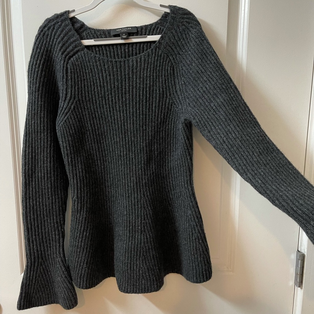 Ann Taylor 
Pullover sweater 
Grey 
Small Petite